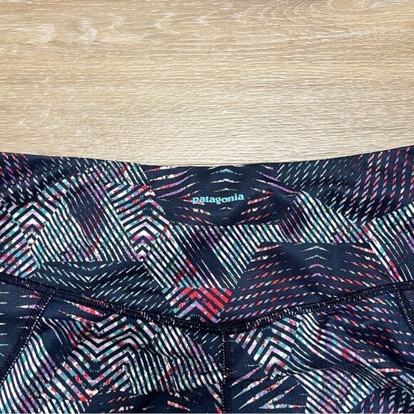 Patagonia Women Size Large Abstract Geometric Stretch Pull On Leggings - Picture 9 of 11